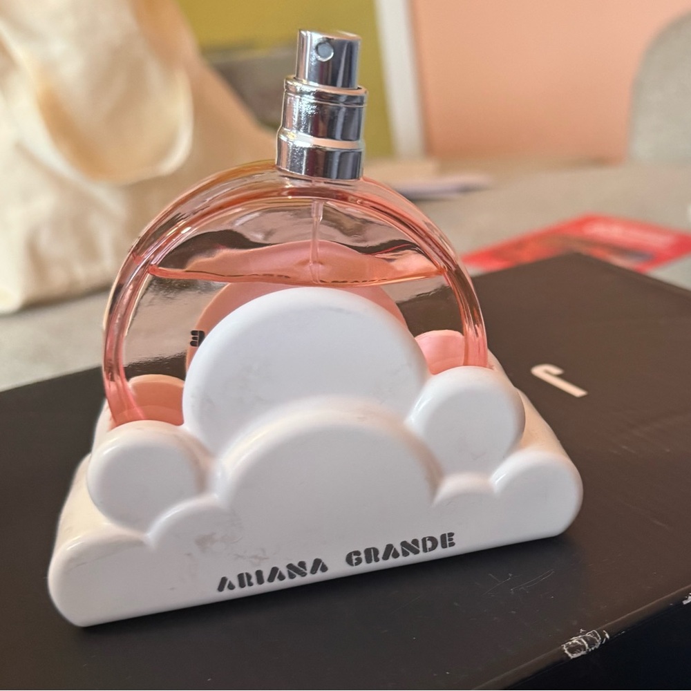 Ariana Grande Pink Fragrance with White Cloud Base
